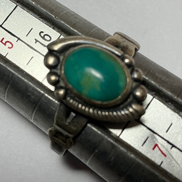 Native American Sterling Silver Ring with a Turquoise Stone. Size 6 - Picture 1 of 8